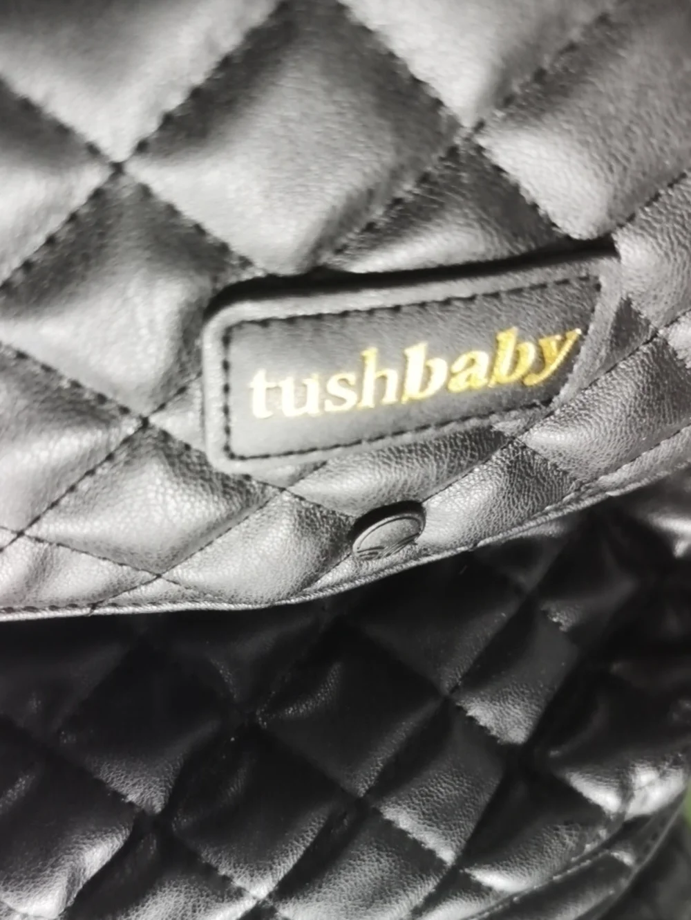 a MINT Tushbaby Quilted Vegan Black Leather Bag. Excellent.